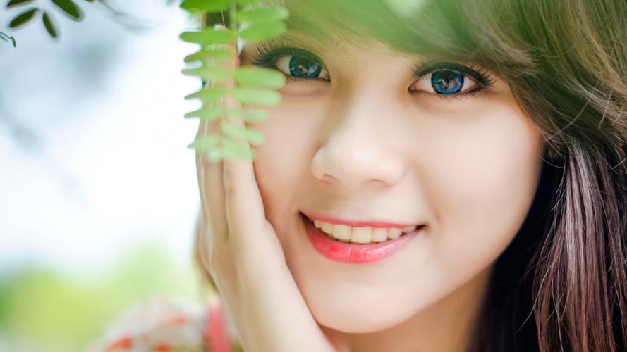 重庆一小镇现“刀片民宿”  最窄处仅56厘米